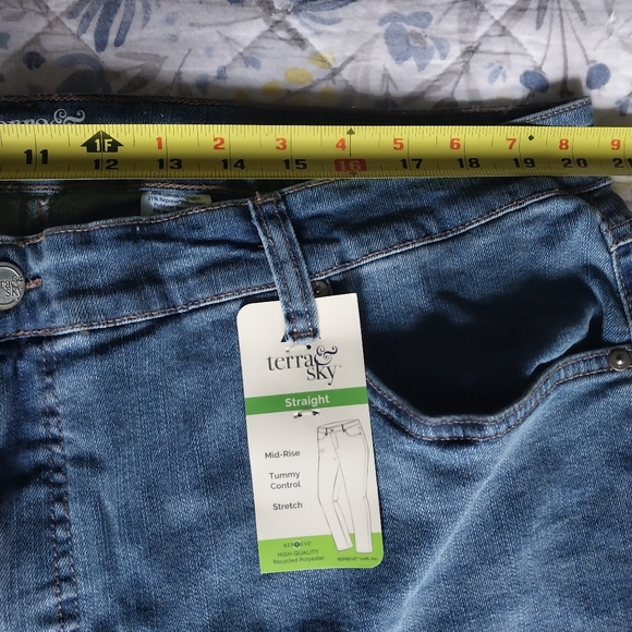 Ladies Terra & Sky jeans - Picture 4 of 6